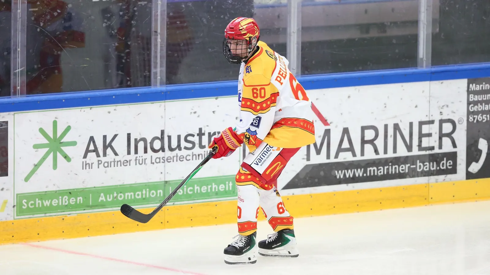 Liron Pellizzari im Trikot des ESV Kaufbeuren.