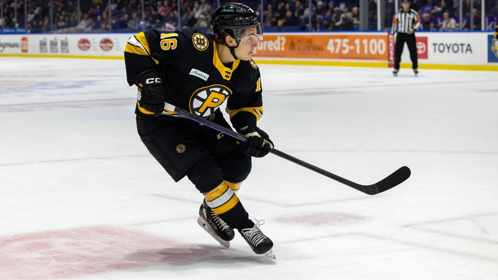 Luke Toporowski während eines AHL-Spiels im Trikot der Providence Bruins. 