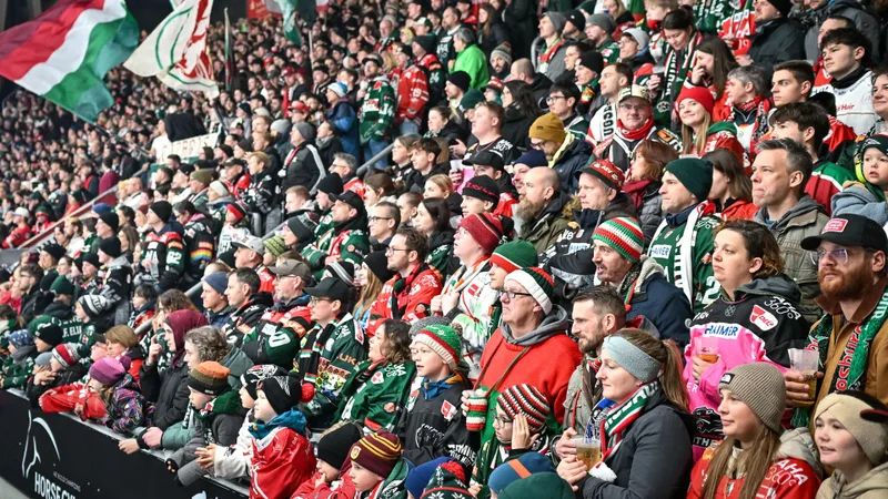 Die volle Fankurve bei einem Heimspiel im Curt-Frenzel-Stadion. 