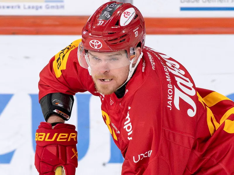 Sean Malone im Trikot der SCL Tigers in der Schweiz. 