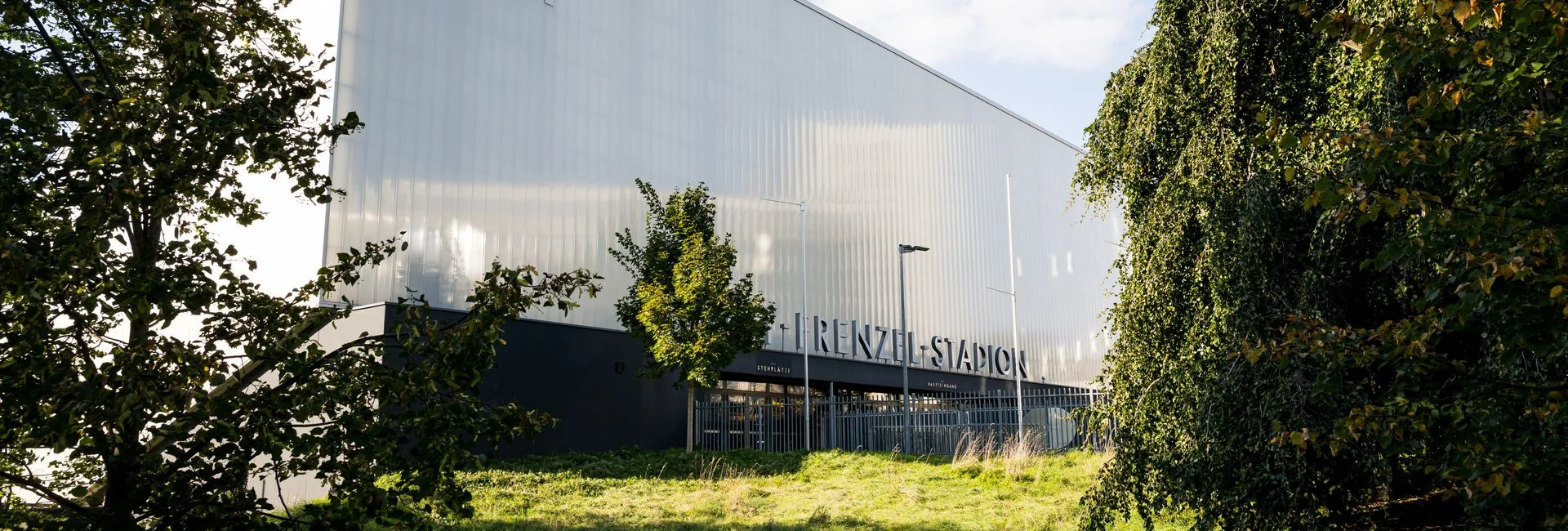 Sicht auf das Curt-Frenzel-Stadion von außen