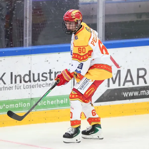 Liron Pellizzari im Trikot des ESV Kaufbeuren.
