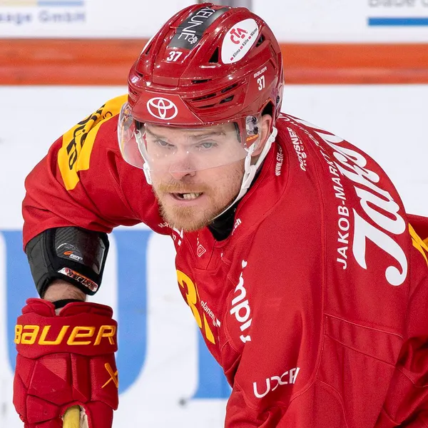 Sean Malone im Trikot der SCL Tigers in der Schweiz. 