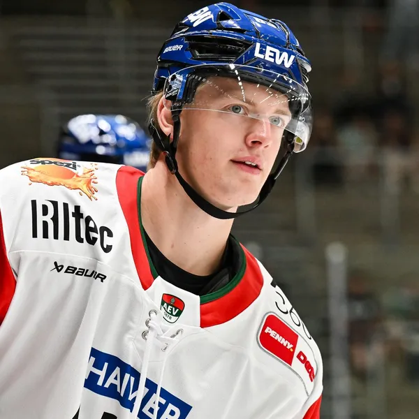 Sebastian Zwickl im Trikot der Augsburger Panther in der Saison 2026-27. 