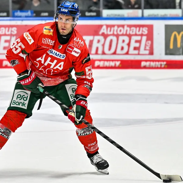 Ryan Button im Spiel für die Augsburger Panther.