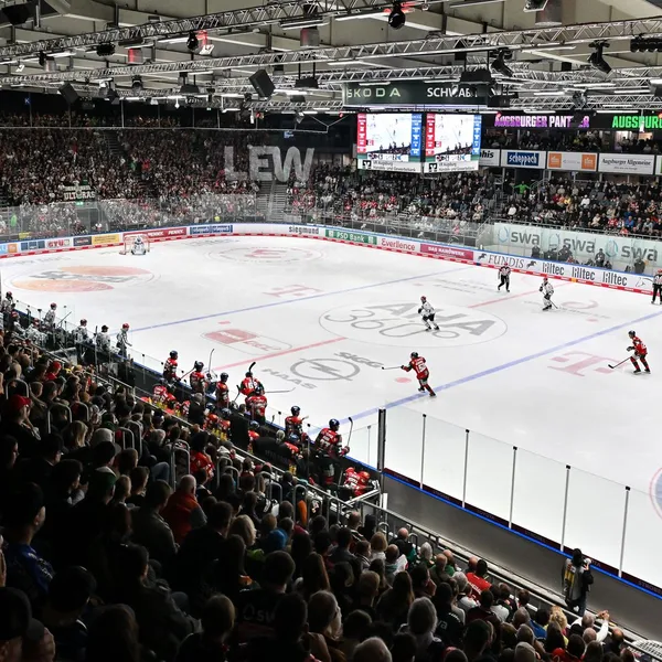 Ein Blick ins weite Rund des Curt-Frenzel-Stadions bei einem Spiel der Panther.