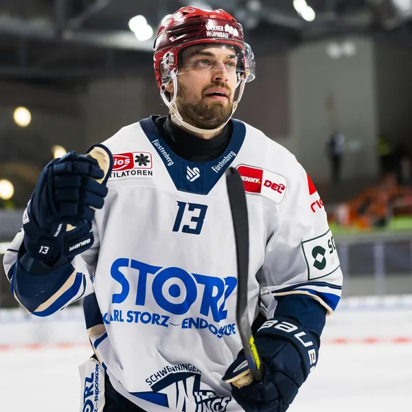 Felix Scheel im Trikot der Schwenninger Wild Wings in der PENNY DEL. 